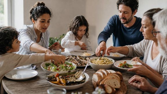 Gérer les différences alimentaires en famille : conseils pour composer des menus qui conviennent à tous