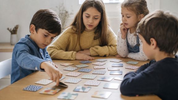 Jeux de mémoire pour stimuler l’attention des enfants à tout âge
