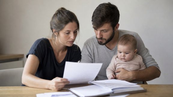 Jeunes parents étudiants : à quelles aides financières avez-vous droit ?