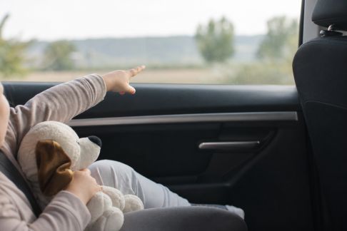Jeux à faire en voiture pour rendre les longs trajets plus ludiques