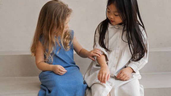 Accompagner la découverte de la différence chez l’enfant, au quotidien
