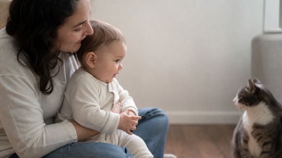 Montrer les animaux à bébé : comment préparer une première découverte en sécurité