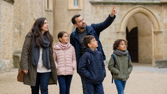 Comment visiter un château avec des enfants sans s’ennuyer : activités et parcours adaptés