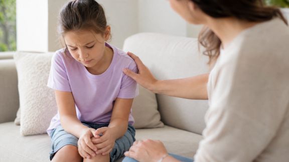 Arthrite juvénile : comment identifier les premiers signes et accompagner son enfant