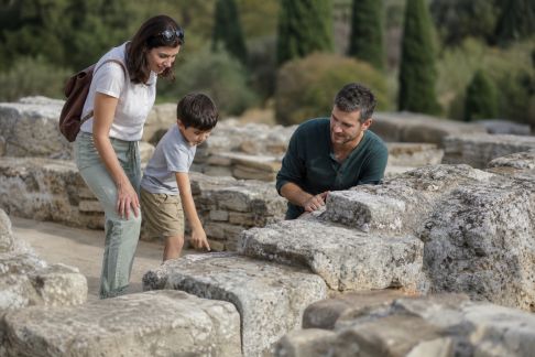 Découvrir les sites archéologiques en famille : conseils pour une visite captivante