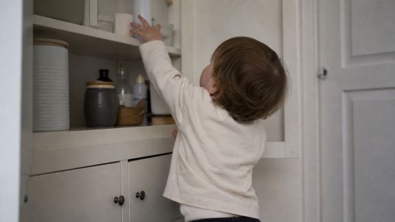 Éviter les intoxications domestiques : règles de sécurité pour les enfants