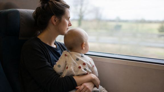 Voyager en train avec un bébé : préparatifs, confort et sécurité
