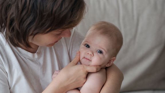 Favoriser le lien d’attachement : moments clés à privilégier avec bébé