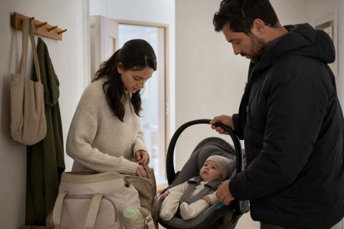 Organiser les premières sorties familiales avec un nourrisson : mode d’emploi