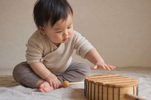 L’éveil musical du tout-petit : comment initier bébé aux sons