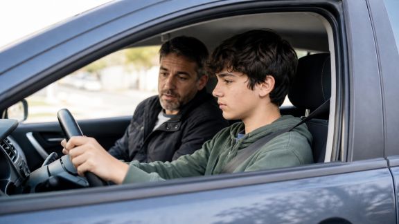L’acquisition du permis de conduire chez les ados : budget, démarches et astuces