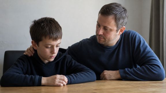 Soutenir son enfant face à la pression scolaire sans anxiété